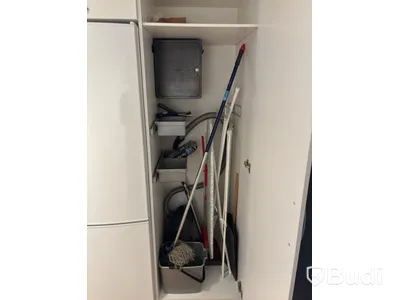Inventarier till fullt möblerad enrummare - se alla bilder för komplett innehåll
