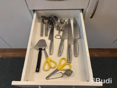 Inventarier till fullt möblerad tvårummare - se alla bilder för komplett innehåll
