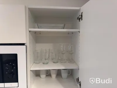 Inventarier till fullt möblerad enrummare - se alla bilder för komplett innehåll