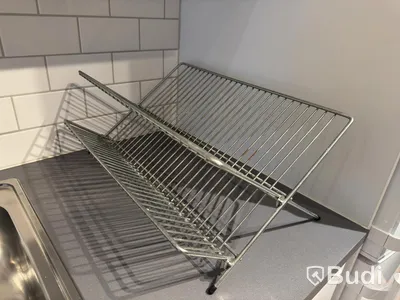 Inventarier till fullt möblerad enrummare - se alla bilder för komplett innehåll