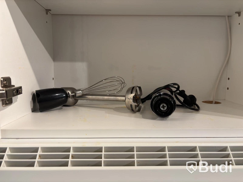 Inventarier till fullt möblerad enrummare - se alla bilder för komplett innehåll