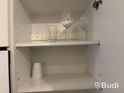 Inventarier till fullt möblerad enrummare - se alla bilder för komplett innehåll