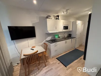 Inventarier till fullt möblerad enrummare - se alla bilder för komplett innehåll