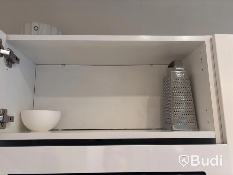 Inventarier till fullt möblerad enrummare - se alla bilder för komplett innehåll