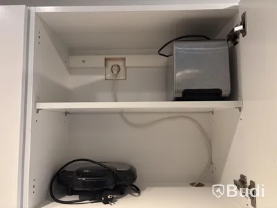 Inventarier till fullt möblerad enrummare - se alla bilder för komplett innehåll