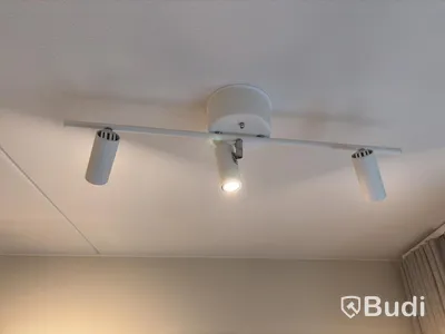 Inventarier till fullt möblerad enrummare - se alla bilder för komplett innehåll