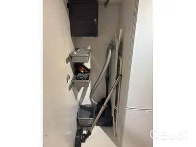 Inventarier till fullt möblerad enrummare - se alla bilder för komplett innehåll