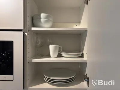 Inventarier till fullt möblerad enrummare - se alla bilder för komplett innehåll