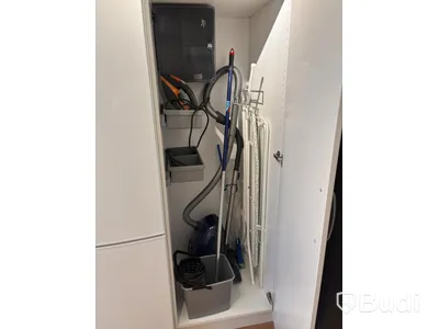 Inventarier till fullt möblerad enrummare - se alla bilder för komplett innehåll
