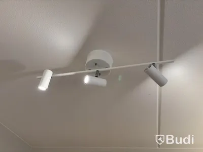 Inventarier till fullt möblerad enrummare - se alla bilder för komplett innehåll