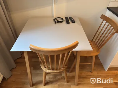 Inventarier till fullt möblerad enrummare - se alla bilder för komplett innehåll