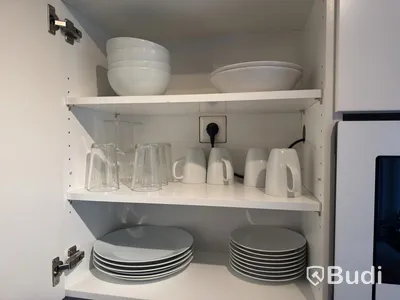 Inventarier till fullt möblerad enrummare - se alla bilder för komplett innehåll