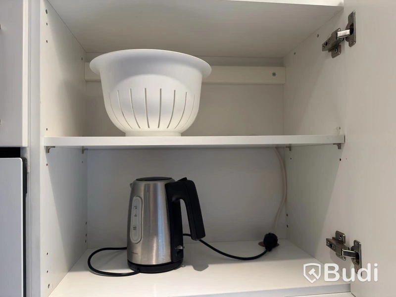 Inventarier till fullt möblerad enrummare - se alla bilder för komplett innehåll