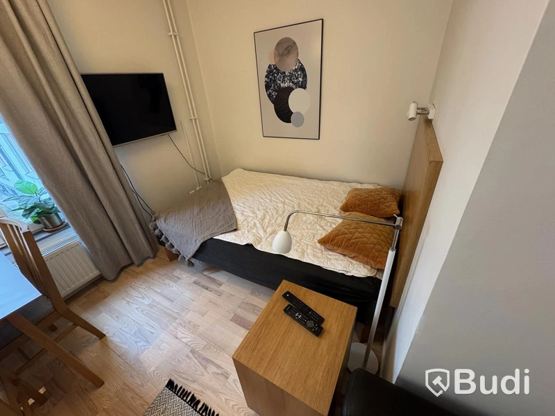 Inventarier till fullt möblerad enrummare - se alla bilder för komplett innehåll