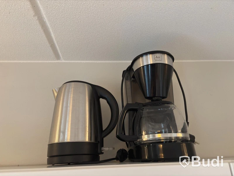 Inventarier till fullt möblerad enrummare - se alla bilder för komplett innehåll