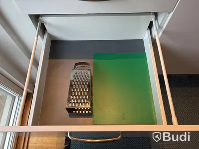 Inventarier till fullt möblerad enrummare - se alla bilder för komplett innehåll