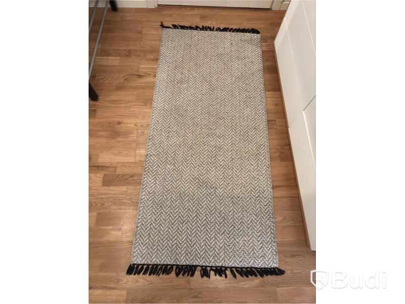 Inventarier till fullt möblerad enrummare - se alla bilder för komplett innehåll