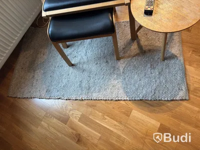 Inventarier till fullt möblerad enrummare - se alla bilder för komplett innehåll