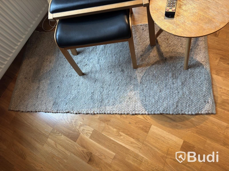 Inventarier till fullt möblerad enrummare - se alla bilder för komplett innehåll
