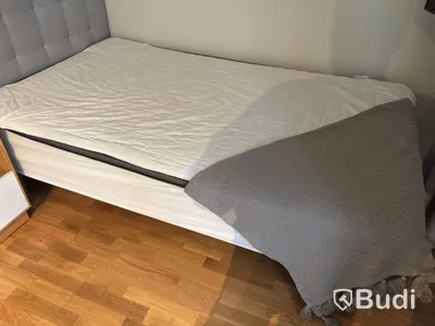 Inventarier till fullt möblerad enrummare - se alla bilder för komplett innehåll