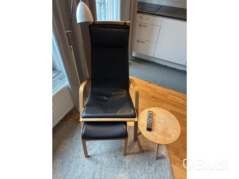 Inventarier till fullt möblerad enrummare - se alla bilder för komplett innehåll