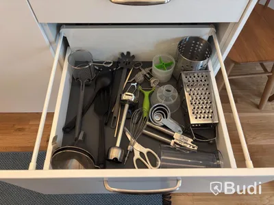 Inventarier till fullt möblerad tvårummare - se alla bilder för komplett innehåll