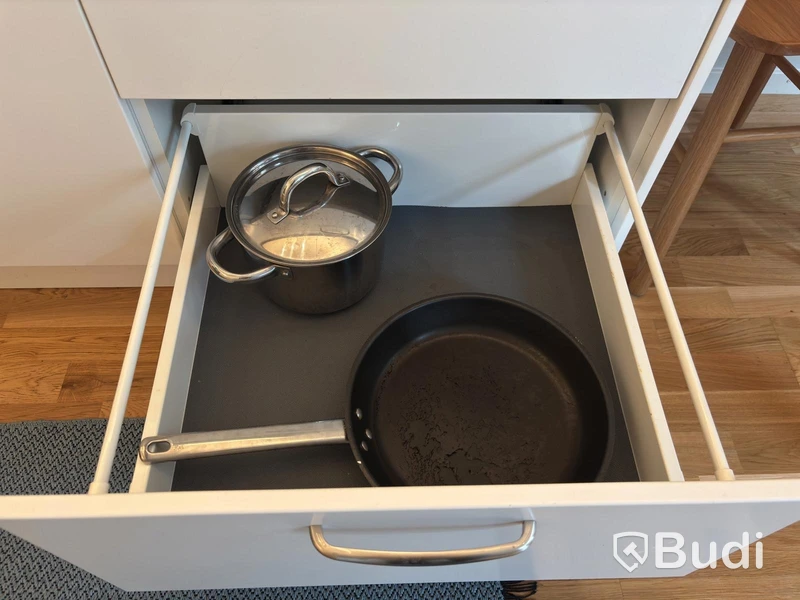 Inventarier till fullt möblerad tvårummare - se alla bilder för komplett innehåll