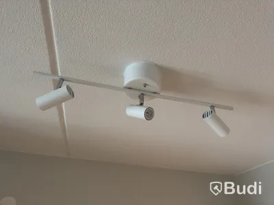 Inventarier till fullt möblerad enrummare - se alla bilder för komplett innehåll