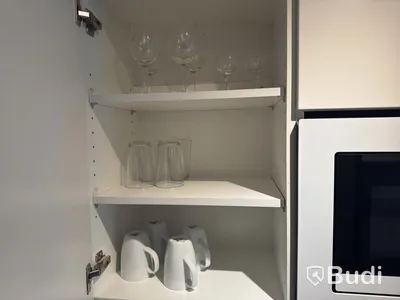 Inventarier till fullt möblerad enrummare - se alla bilder för komplett innehåll