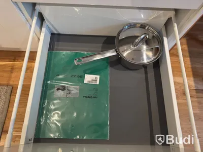 Inventarier till fullt möblerad enrummare - se alla bilder för komplett innehåll