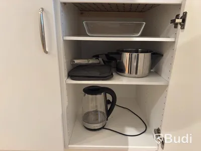 Inventarier till fullt möblerad enrummare - se alla bilder för komplett innehåll