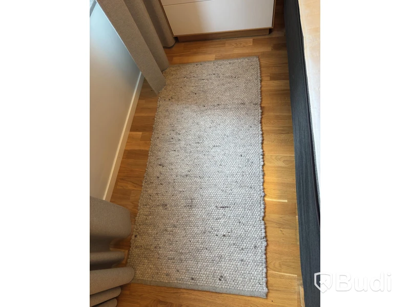 Inventarier till fullt möblerad enrummare - se alla bilder för komplett innehåll