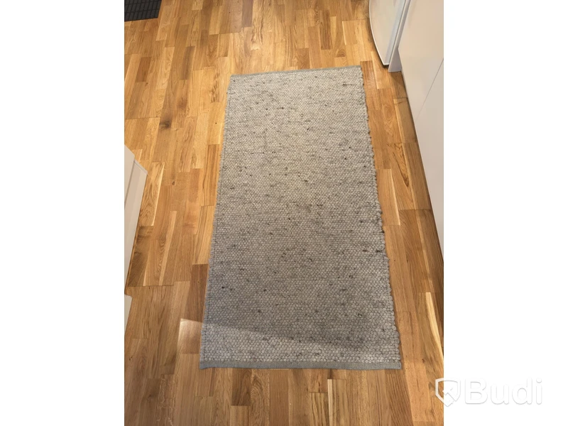 Inventarier till fullt möblerad enrummare - se alla bilder för komplett innehåll
