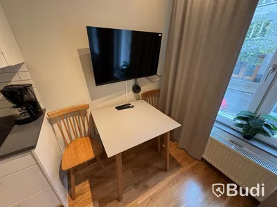 Inventarier till fullt möblerad enrummare - se alla bilder för komplett innehåll