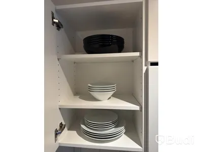 Inventarier till fullt möblerad enrummare - se alla bilder för komplett innehåll