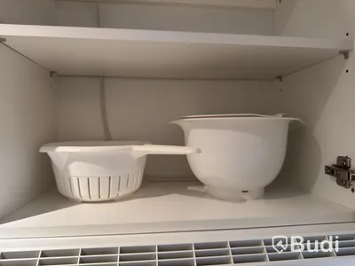 Inventarier till fullt möblerad enrummare - se alla bilder för komplett innehåll