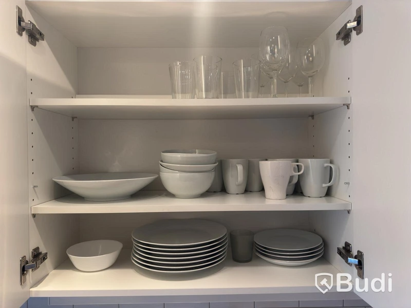 Inventarier till fullt möblerad tvårummare - se alla bilder för komplett innehåll
