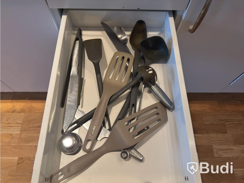 Inventarier till fullt möblerad tvårummare - se alla bilder för komplett innehåll
