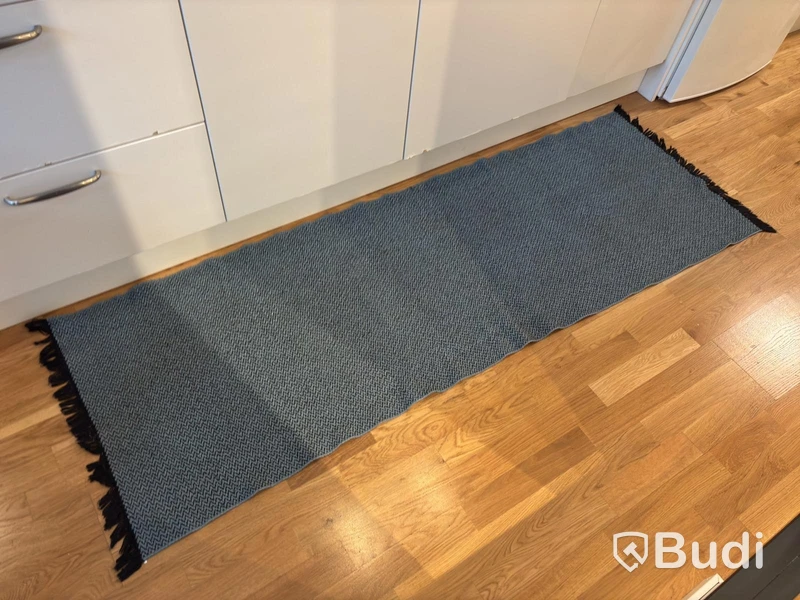 Inventarier till fullt möblerad enrummare - se alla bilder för komplett innehåll