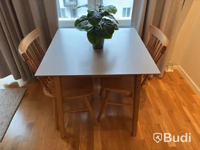 Inventarier till fullt möblerad enrummare - se alla bilder för komplett innehåll