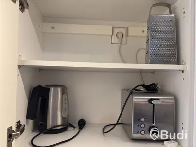 Inventarier till fullt möblerad enrummare - se alla bilder för komplett innehåll