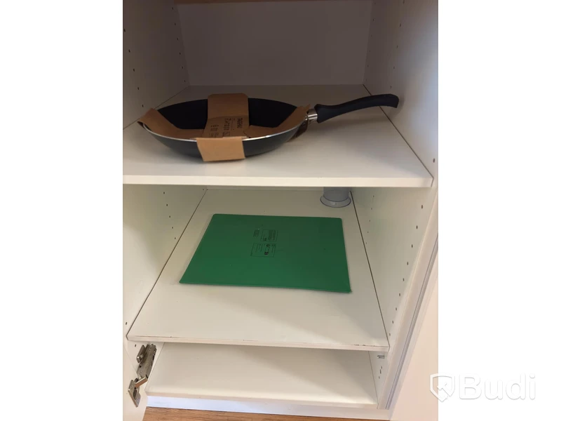 Inventarier till fullt möblerad enrummare - se alla bilder för komplett innehåll