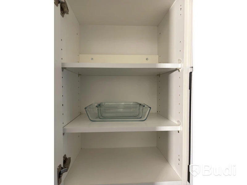 Inventarier till fullt möblerad enrummare - se alla bilder för komplett innehåll