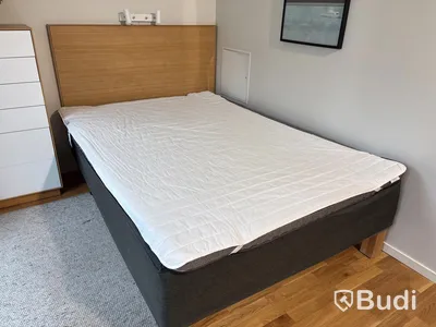 Inventarier till fullt möblerad enrummare - se alla bilder för komplett innehåll