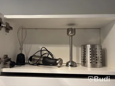 Inventarier till fullt möblerad enrummare - se alla bilder för komplett innehåll