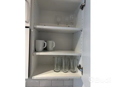 Inventarier till fullt möblerad enrummare - se alla bilder för komplett innehåll