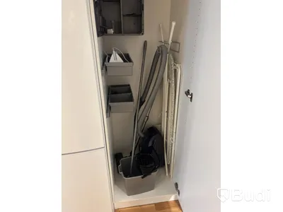 Inventarier till fullt möblerad enrummare - se alla bilder för komplett innehåll
