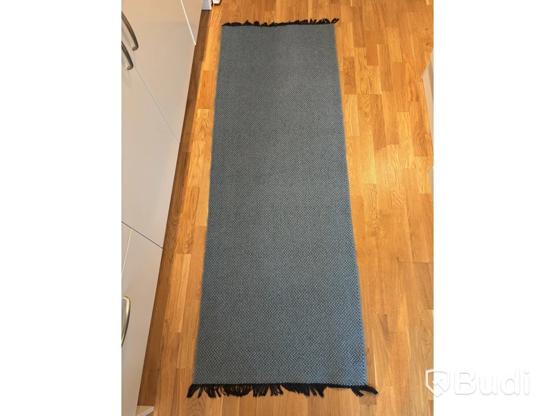 Inventarier till fullt möblerad enrummare - se alla bilder för komplett innehåll