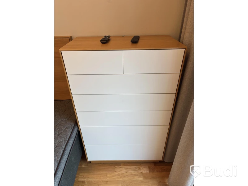 Inventarier till fullt möblerad enrummare - se alla bilder för komplett innehåll