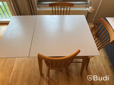Inventarier till fullt möblerad enrummare - se alla bilder för komplett innehåll